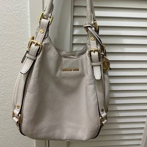 Compact Michael Kors bag W/ many compartments